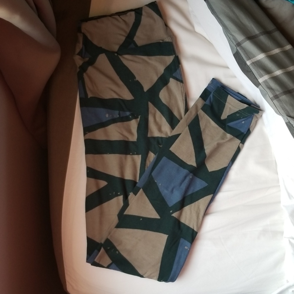 LuLaRoe geometric leggings OS